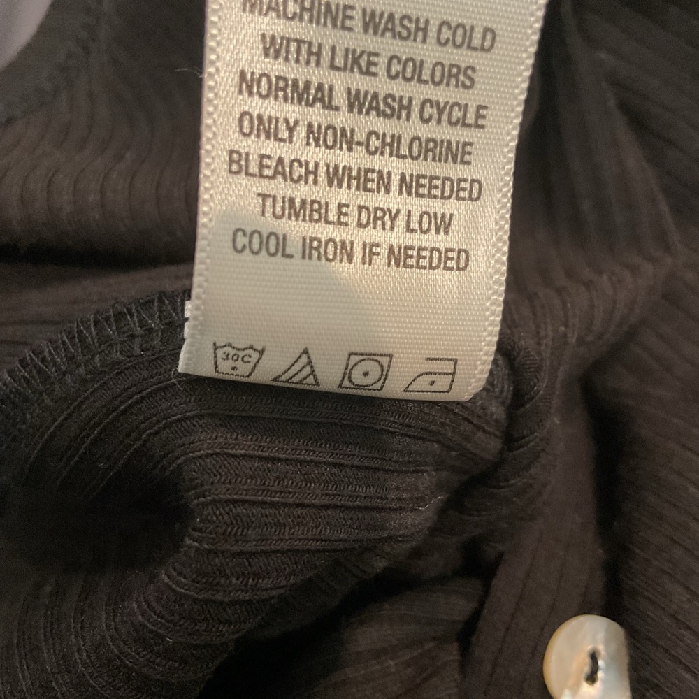 Beacon Black Button-Down Women's Lightweight Cardigan - Picture 8 of 9